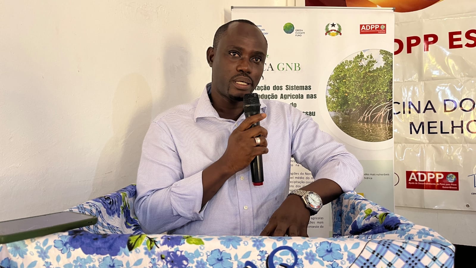 APICA GNB Project Coordinator speaking at the APICA GNB first graduates ceremony