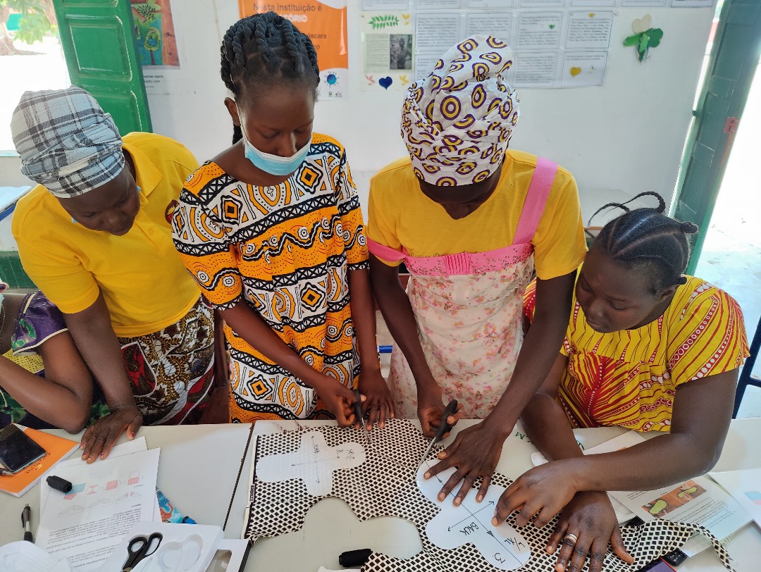 promove o debate consciente e a educação sobre a menstruação 2